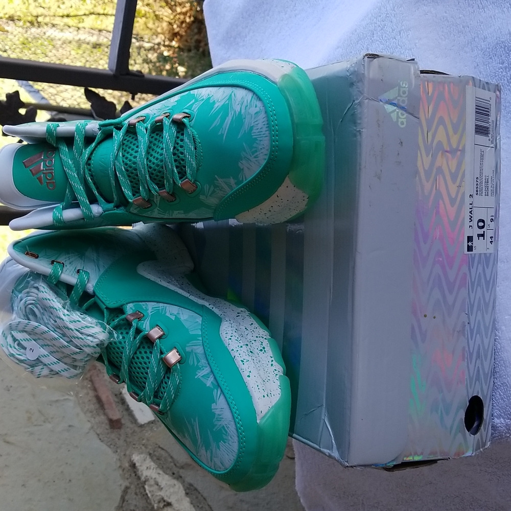 Adidas Sneakers